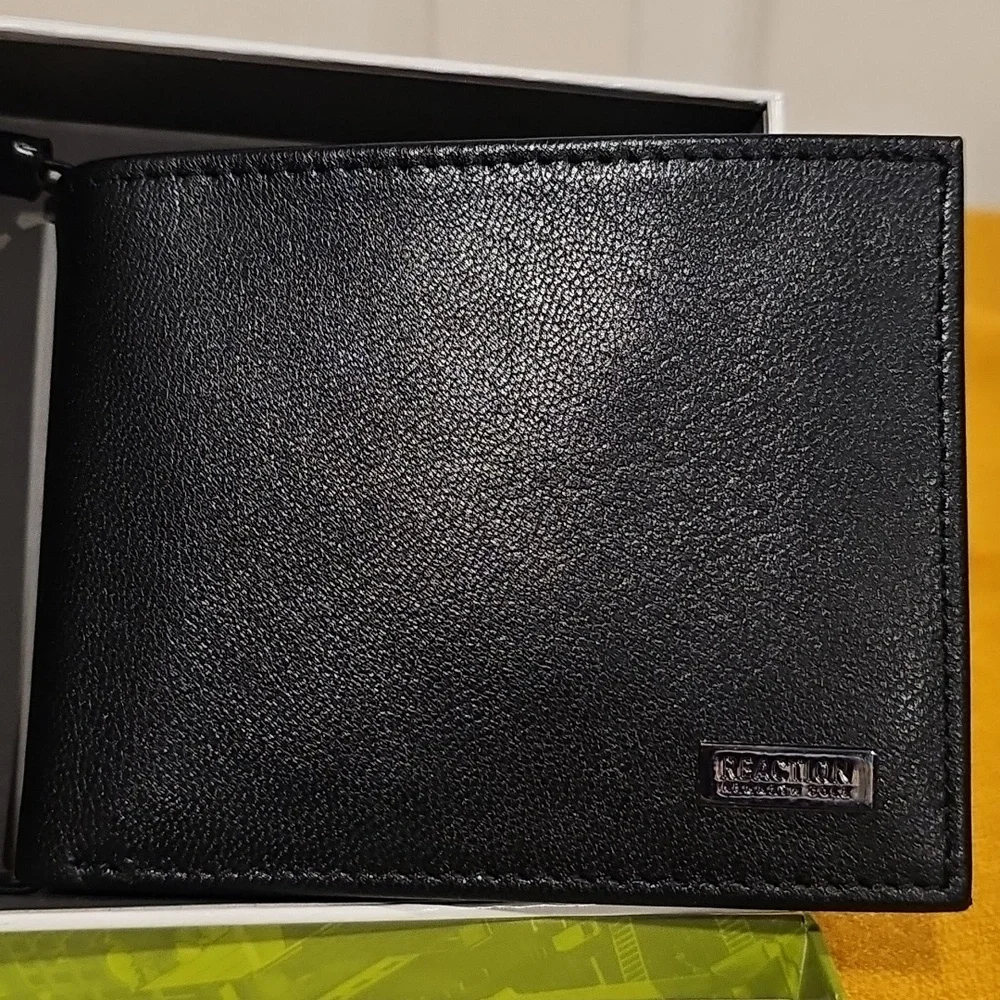 Kenneth Cole Reaction Black Leather Wallet - NIB
